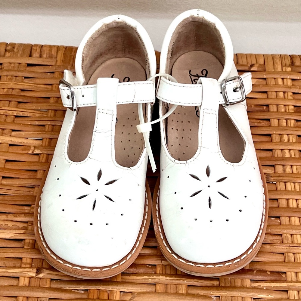 Footmates Sherry white T-strap shoes. Size 8M- kids